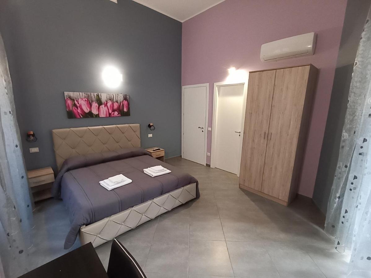 Oasi Del Turista Apartment ปาแลร์โม ภายนอก รูปภาพ